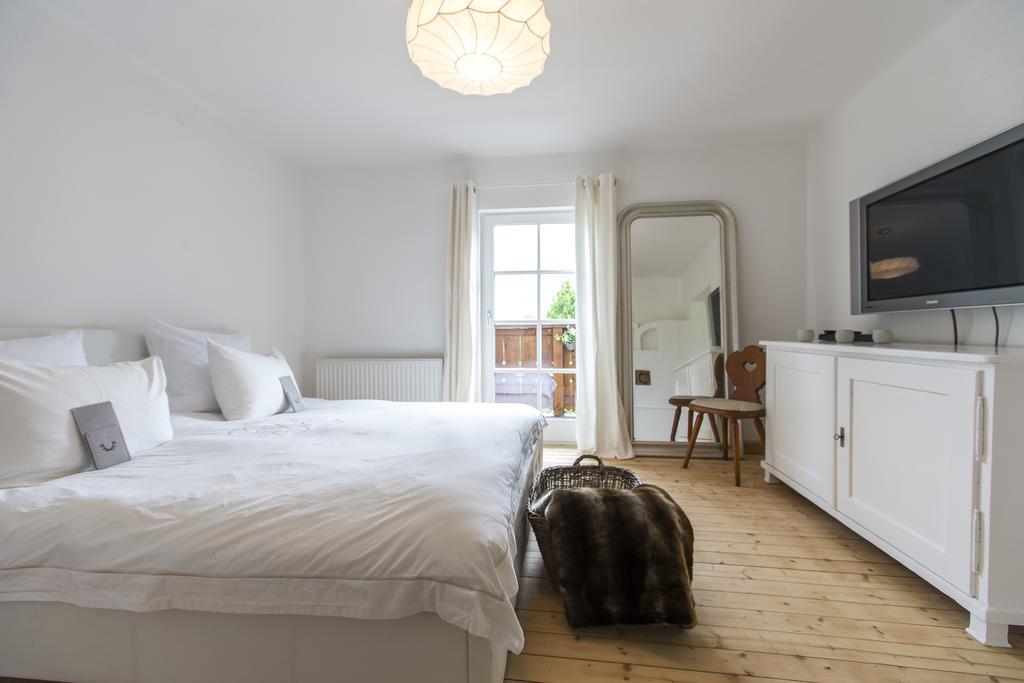 Forest Chalet, 15 Min To Salzburg Olt Town, And Most Beautiful Lakes, Secluded Location, 1,000 Sqm Garden, Mountainview, Panorama Sauna, Bath Whirlpool, Bbq&Bikes&Sunbeds For Free, Up To 10 P Golling an der Salzach Zimmer foto