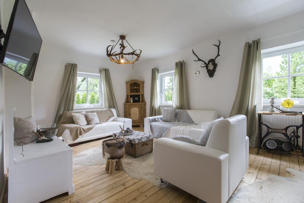 Forest Chalet, 15 Min To Salzburg Olt Town, And Most Beautiful Lakes, Secluded Location, 1,000 Sqm Garden, Mountainview, Panorama Sauna, Bath Whirlpool, Bbq&Bikes&Sunbeds For Free, Up To 10 P Golling an der Salzach Zimmer foto
