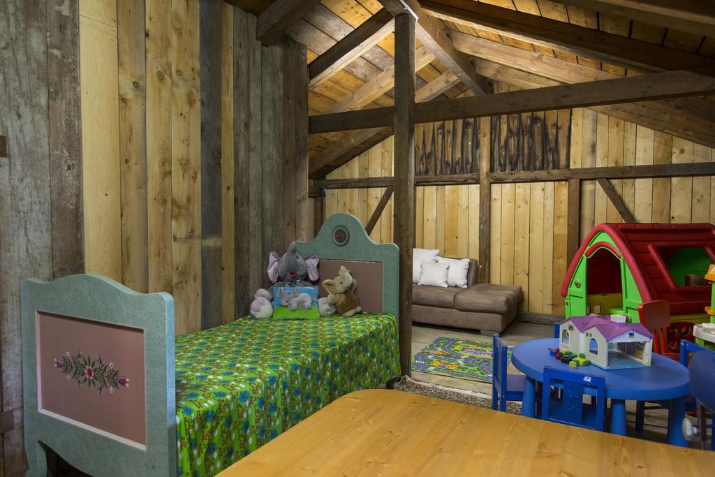 Forest Chalet, 15 Min To Salzburg Olt Town, And Most Beautiful Lakes, Secluded Location, 1,000 Sqm Garden, Mountainview, Panorama Sauna, Bath Whirlpool, Bbq&Bikes&Sunbeds For Free, Up To 10 P Golling an der Salzach Zimmer foto