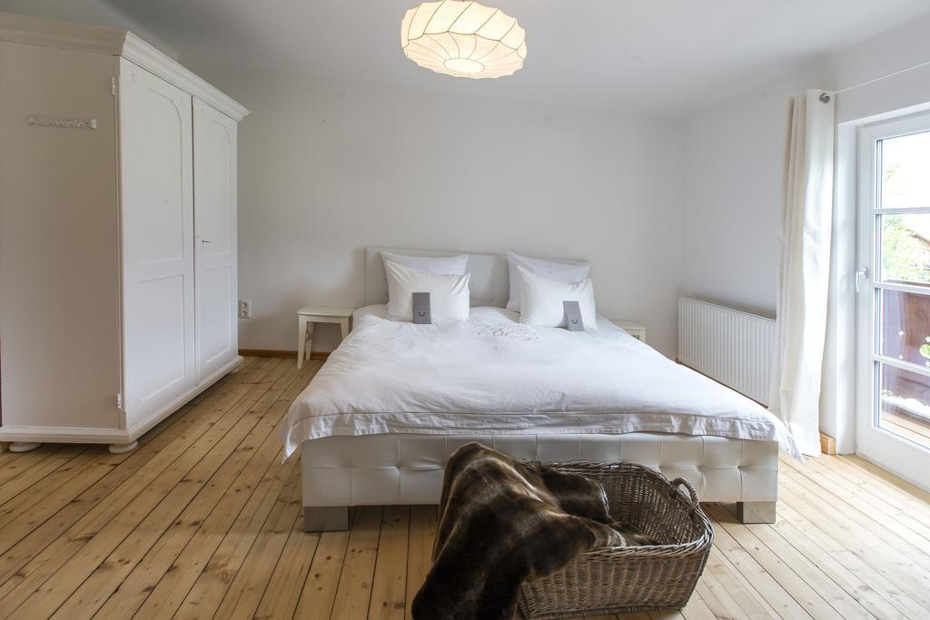 Forest Chalet, 15 Min To Salzburg Olt Town, And Most Beautiful Lakes, Secluded Location, 1,000 Sqm Garden, Mountainview, Panorama Sauna, Bath Whirlpool, Bbq&Bikes&Sunbeds For Free, Up To 10 P Golling an der Salzach Zimmer foto