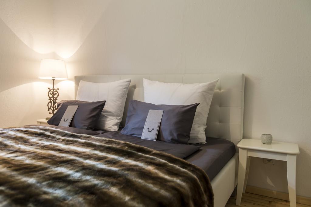 Forest Chalet, 15 Min To Salzburg Olt Town, And Most Beautiful Lakes, Secluded Location, 1,000 Sqm Garden, Mountainview, Panorama Sauna, Bath Whirlpool, Bbq&Bikes&Sunbeds For Free, Up To 10 P Golling an der Salzach Zimmer foto