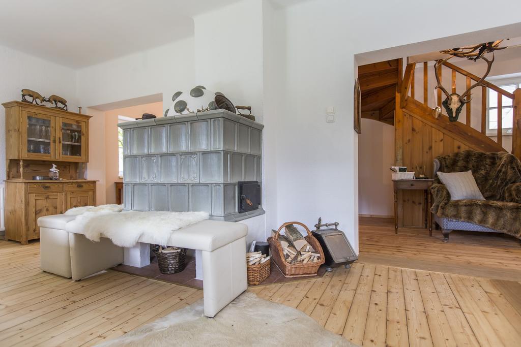 Forest Chalet, 15 Min To Salzburg Olt Town, And Most Beautiful Lakes, Secluded Location, 1,000 Sqm Garden, Mountainview, Panorama Sauna, Bath Whirlpool, Bbq&Bikes&Sunbeds For Free, Up To 10 P Golling an der Salzach Zimmer foto