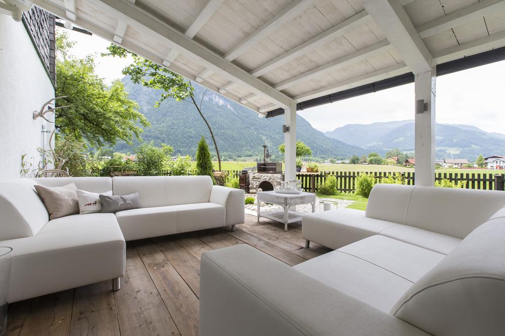 Forest Chalet, 15 Min To Salzburg Olt Town, And Most Beautiful Lakes, Secluded Location, 1,000 Sqm Garden, Mountainview, Panorama Sauna, Bath Whirlpool, Bbq&Bikes&Sunbeds For Free, Up To 10 P Golling an der Salzach Zimmer foto
