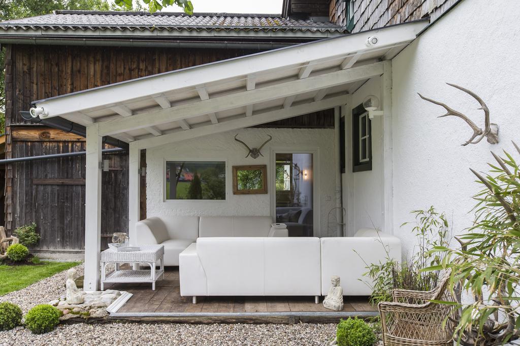 Forest Chalet, 15 Min To Salzburg Olt Town, And Most Beautiful Lakes, Secluded Location, 1,000 Sqm Garden, Mountainview, Panorama Sauna, Bath Whirlpool, Bbq&Bikes&Sunbeds For Free, Up To 10 P Golling an der Salzach Zimmer foto