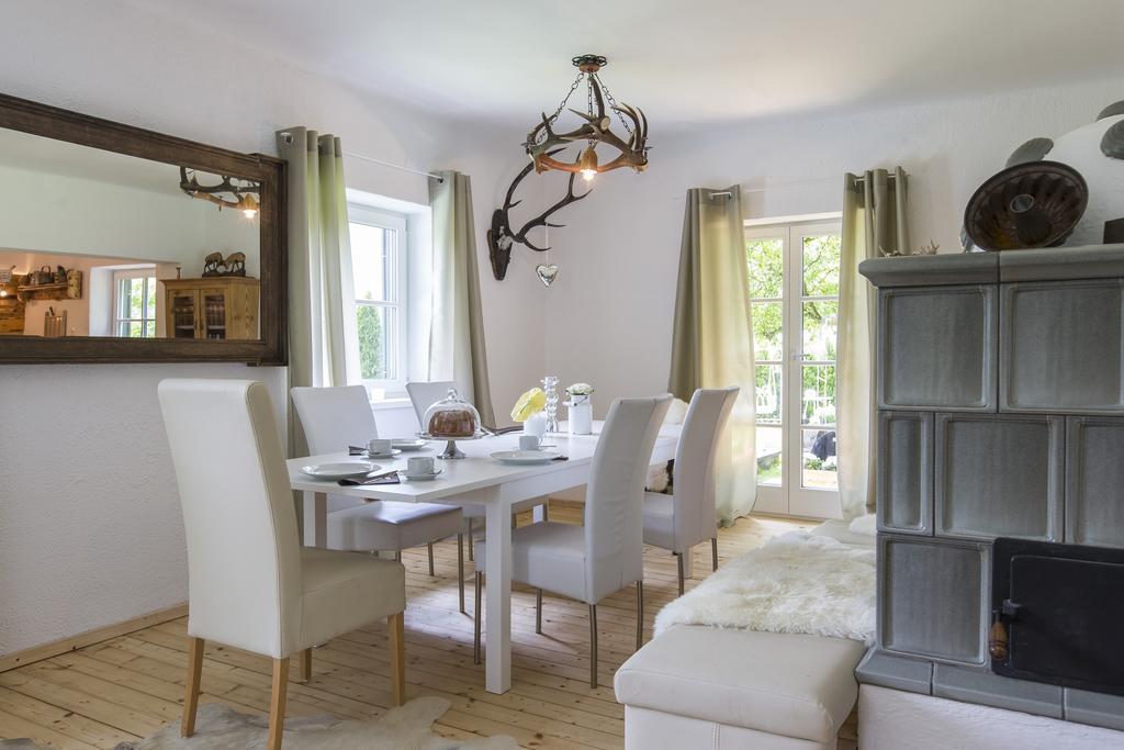 Forest Chalet, 15 Min To Salzburg Olt Town, And Most Beautiful Lakes, Secluded Location, 1,000 Sqm Garden, Mountainview, Panorama Sauna, Bath Whirlpool, Bbq&Bikes&Sunbeds For Free, Up To 10 P Golling an der Salzach Zimmer foto