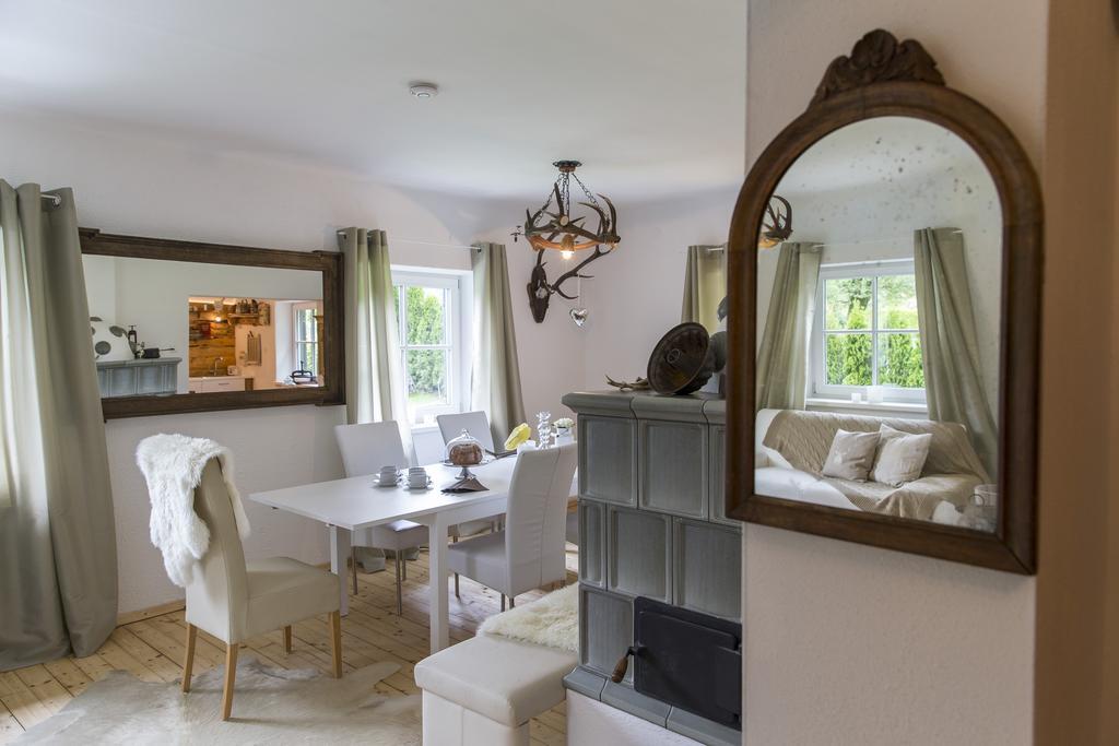 Forest Chalet, 15 Min To Salzburg Olt Town, And Most Beautiful Lakes, Secluded Location, 1,000 Sqm Garden, Mountainview, Panorama Sauna, Bath Whirlpool, Bbq&Bikes&Sunbeds For Free, Up To 10 P Golling an der Salzach Zimmer foto