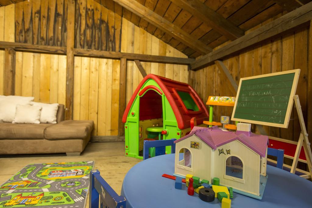 Forest Chalet, 15 Min To Salzburg Olt Town, And Most Beautiful Lakes, Secluded Location, 1,000 Sqm Garden, Mountainview, Panorama Sauna, Bath Whirlpool, Bbq&Bikes&Sunbeds For Free, Up To 10 P Golling an der Salzach Zimmer foto