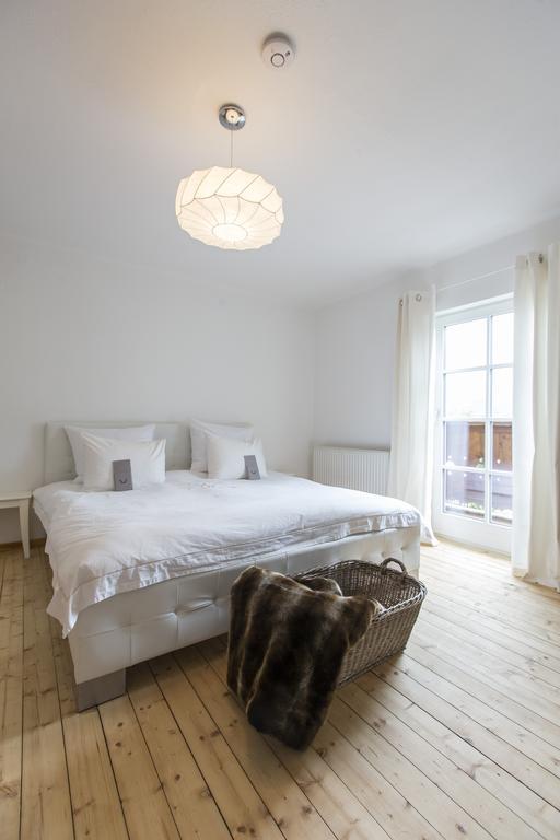 Forest Chalet, 15 Min To Salzburg Olt Town, And Most Beautiful Lakes, Secluded Location, 1,000 Sqm Garden, Mountainview, Panorama Sauna, Bath Whirlpool, Bbq&Bikes&Sunbeds For Free, Up To 10 P Golling an der Salzach Zimmer foto